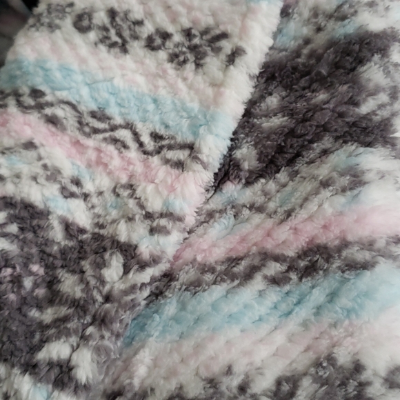 Laura Ashley Printed Fluffy ROBE Soft Warm NEW NWT - Picture 3 of 8